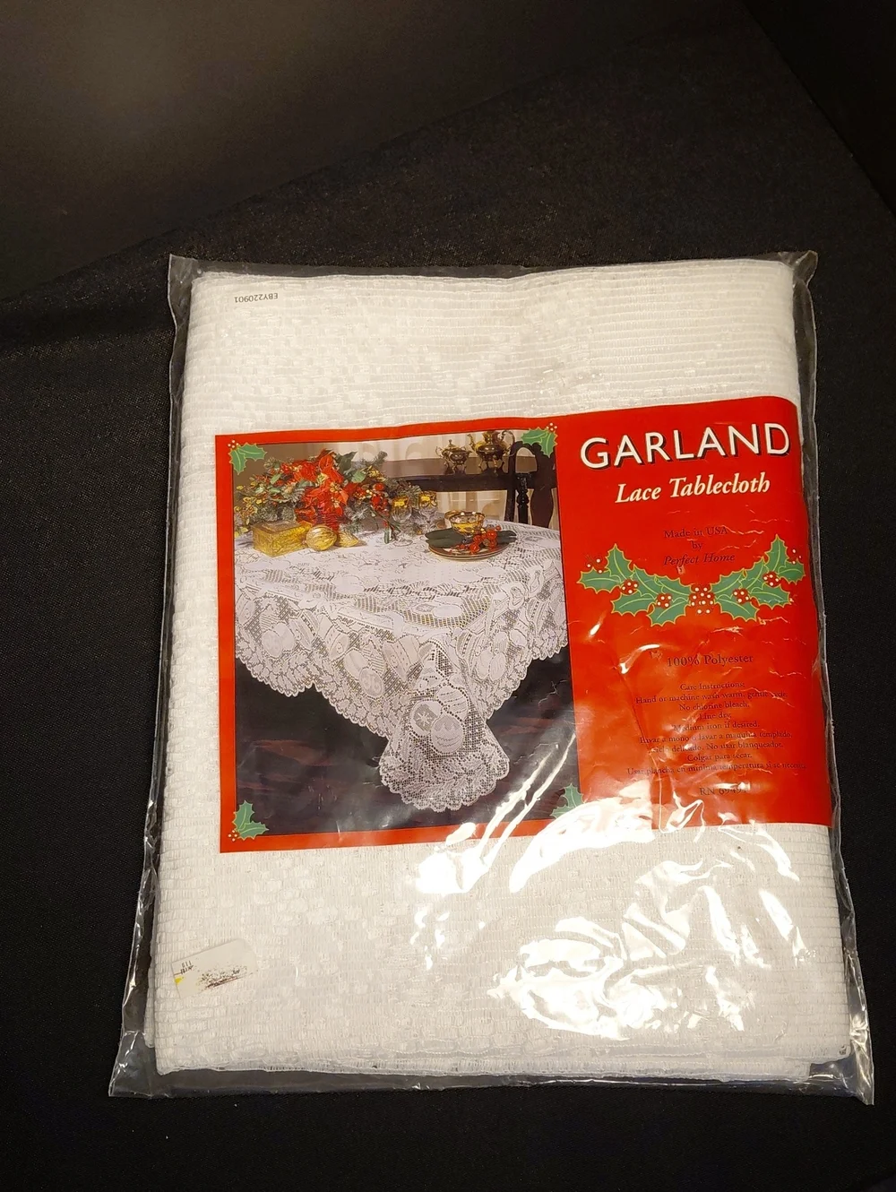 GARLAND LACE TABLECLOTH